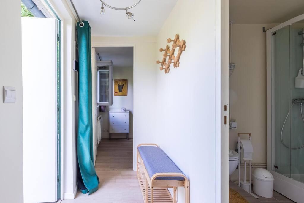 Maisonnette Dans Jardin Partage Colombes  Exterior photo