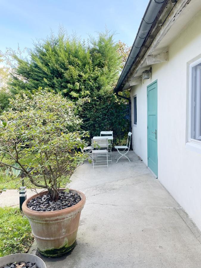 Maisonnette Dans Jardin Partage Colombes  Exterior photo