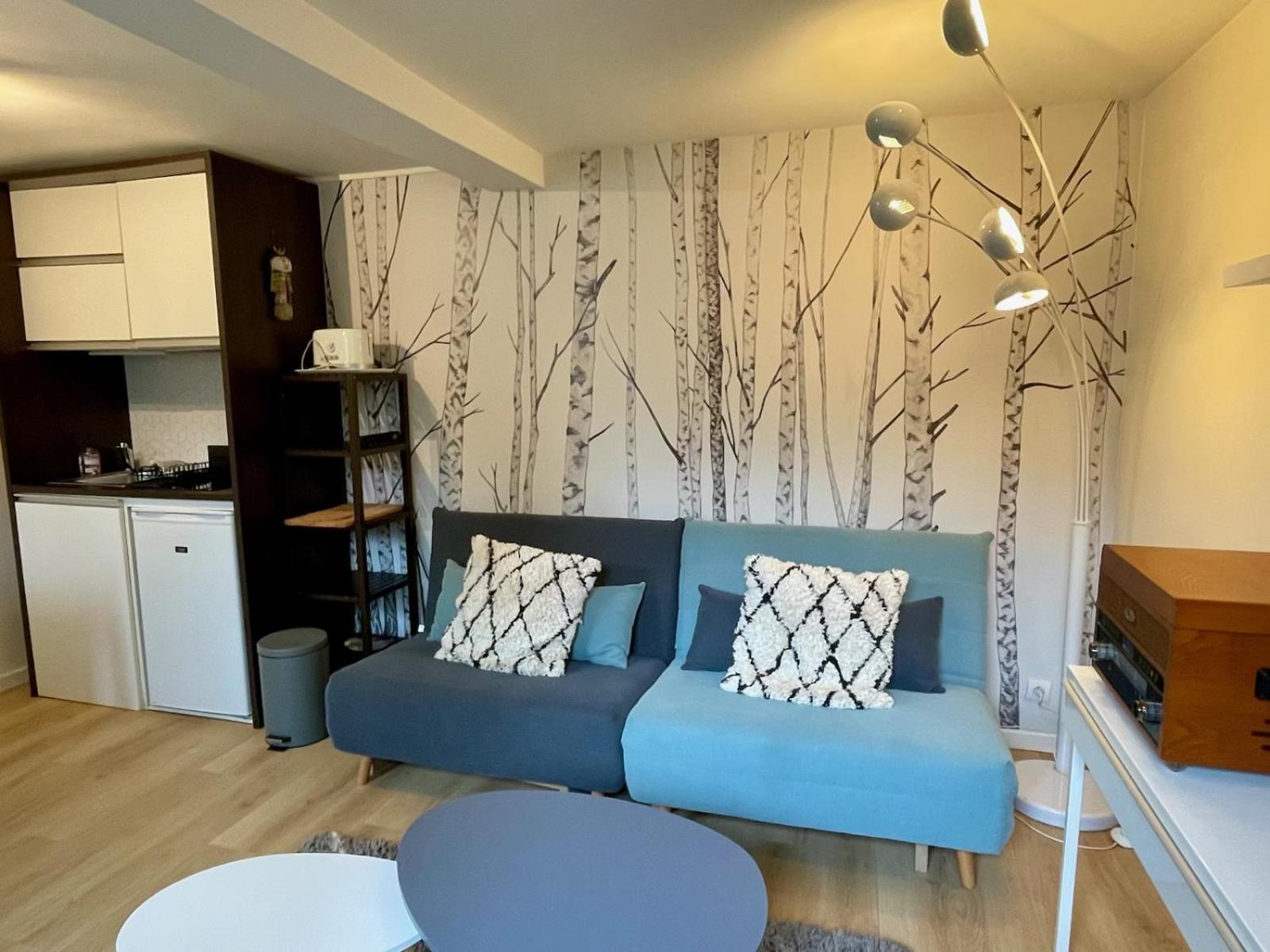 Maisonnette Dans Jardin Partage Colombes  Exterior photo
